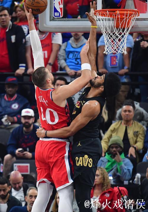 快船防守漏洞大开，斯潘塞频频获得空位机会